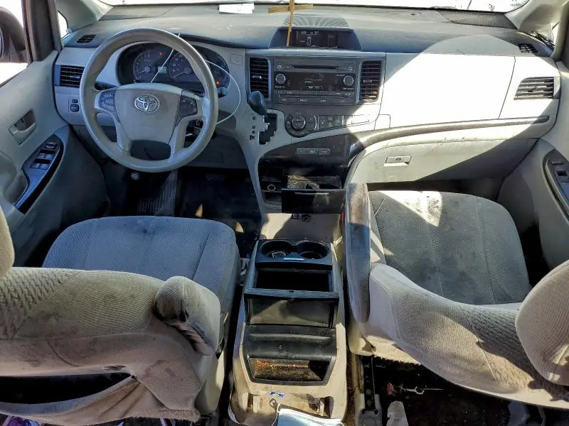 2014 TOYOTA SIENNA LE  