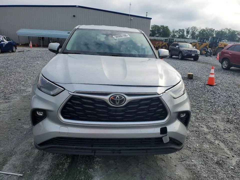 2022 TOYOTA HIGHLANDER LE  