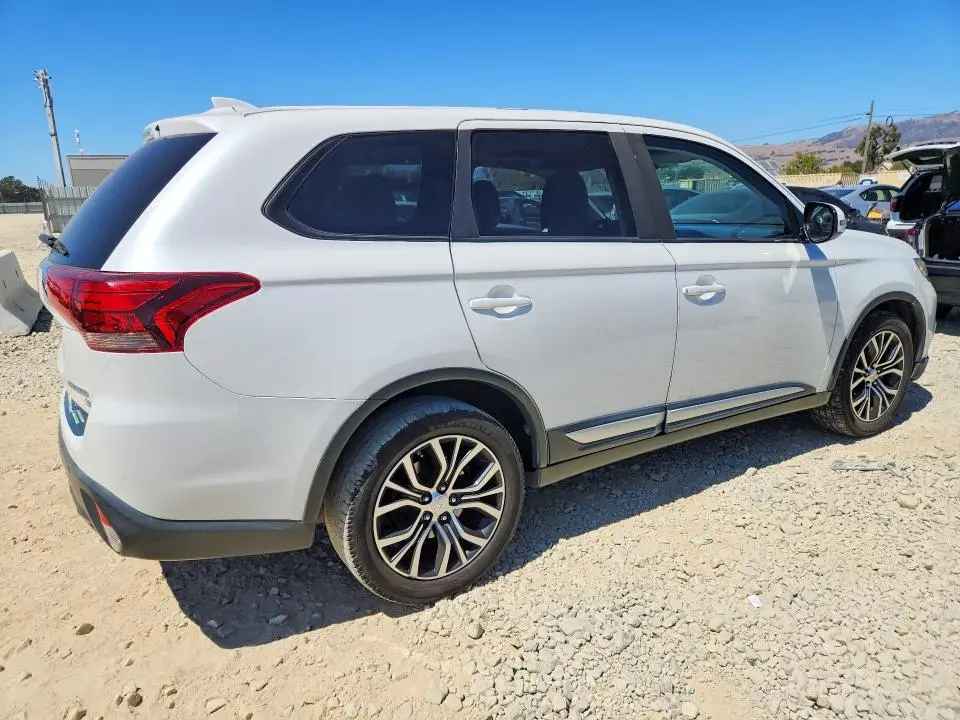 2017 MITSUBISHI OUTLANDER SE  