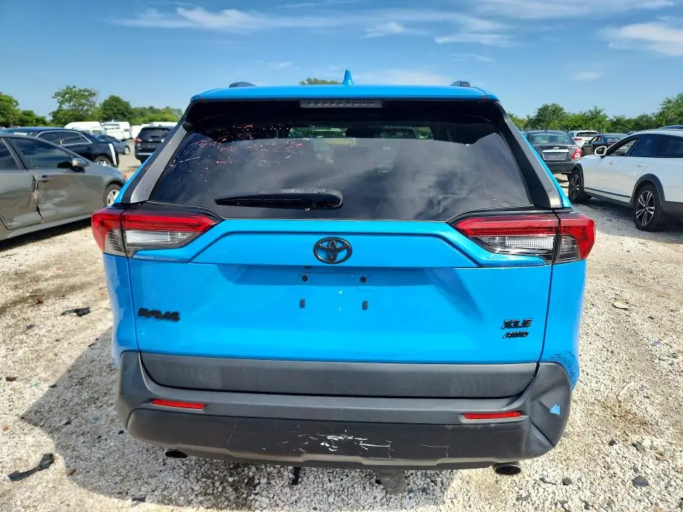 2019 TOYOTA RAV4 XLE  