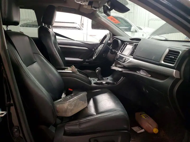 2017 TOYOTA HIGHLANDER XLE  