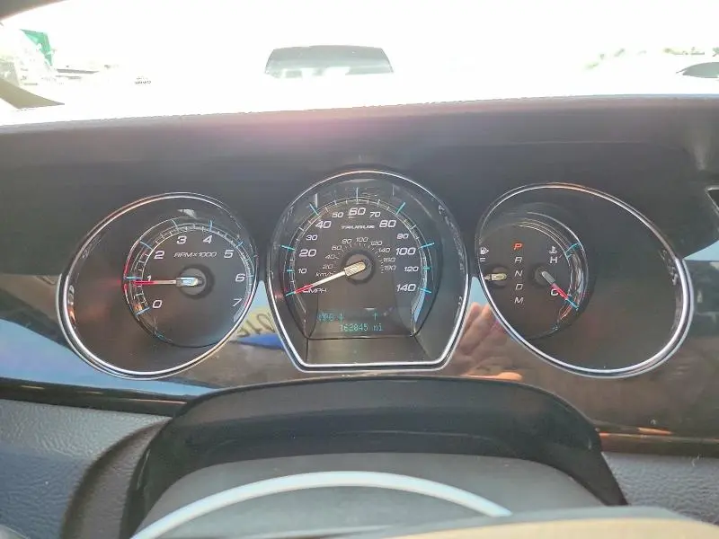 2011 FORD TAURUS LIMITED  