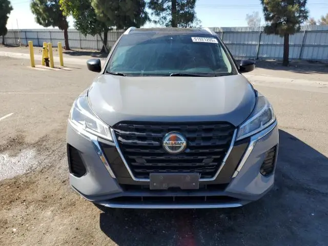 2021 NISSAN KICKS SV  