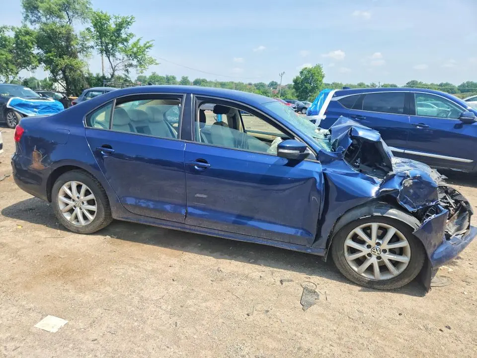 2011 VOLKSWAGEN JETTA SE  