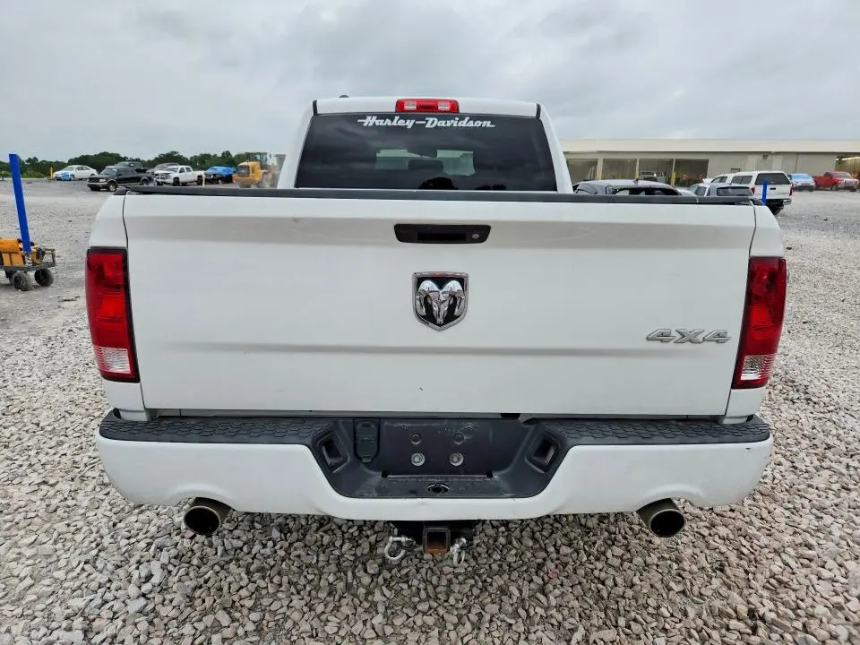 2016 RAM 1500 ST  