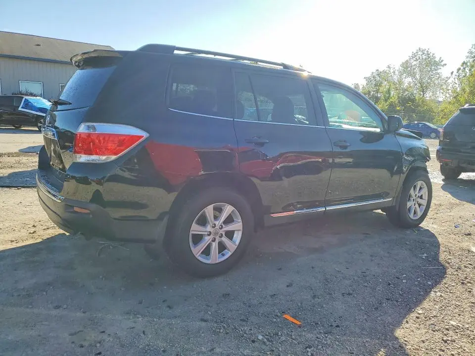2012 TOYOTA HIGHLANDER SE  