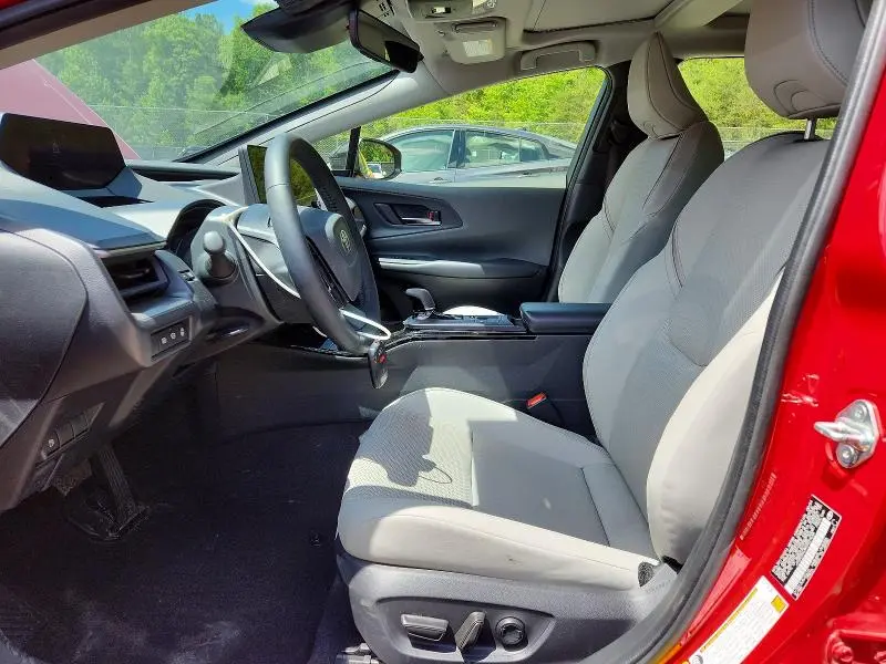 2024 TOYOTA PRIUS XLE  