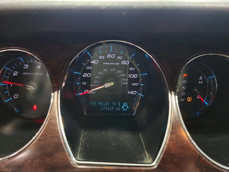 2011 FORD TAURUS SEL  