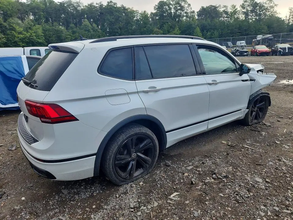 2023 VOLKSWAGEN TIGUAN SE R-LINE BLACK  