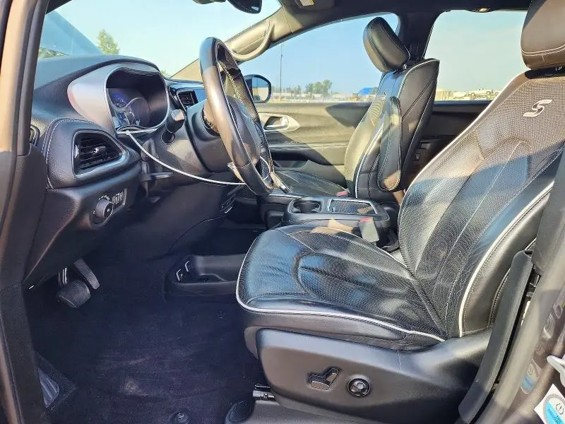 2019 CHRYSLER PACIFICA LIMITED  
