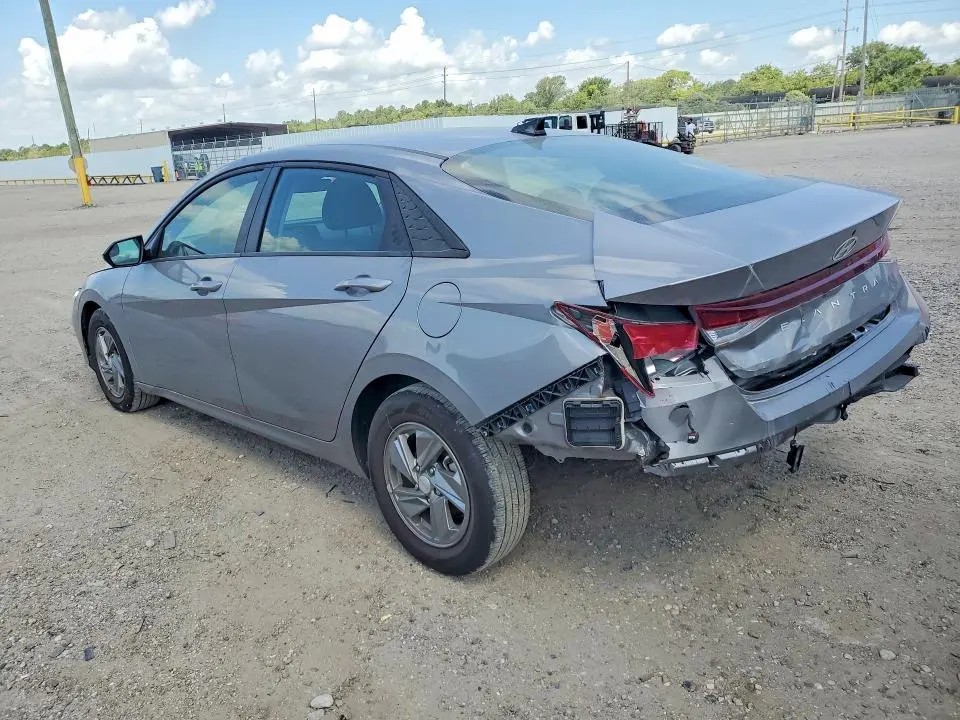 2025 HYUNDAI ELANTRA SE  