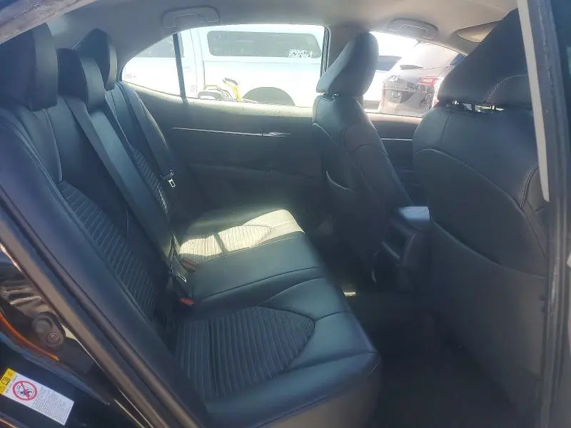 2019 TOYOTA CAMRY SE  