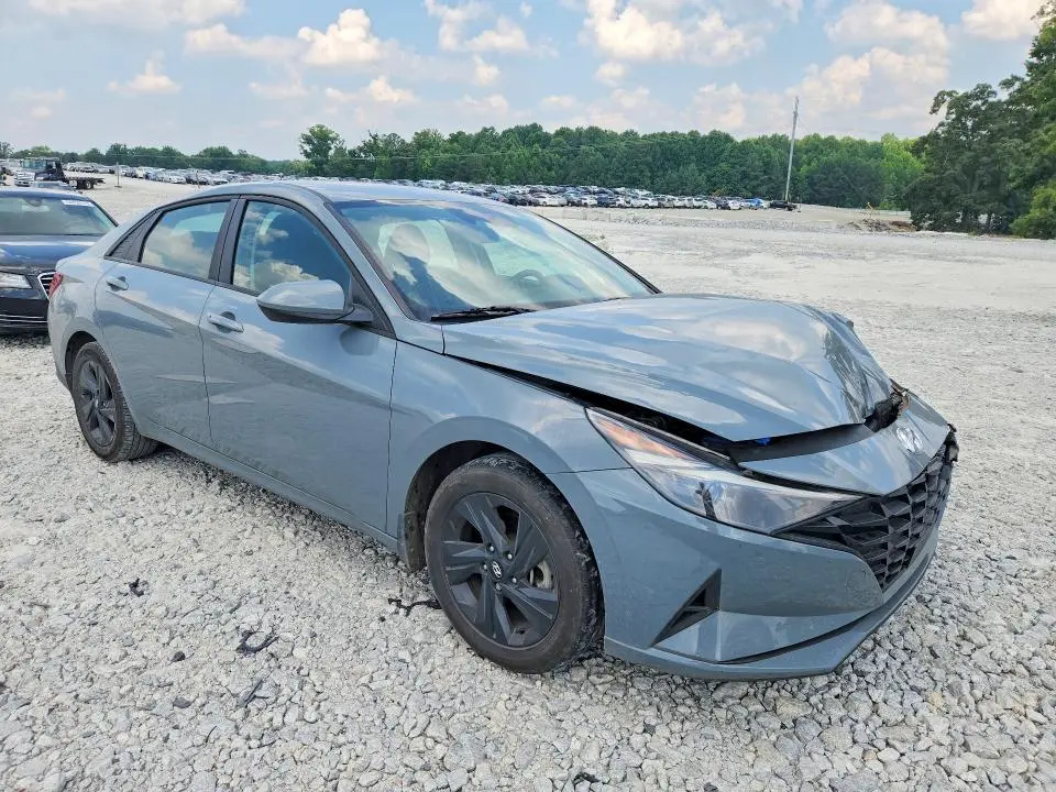 2022 HYUNDAI ELANTRA SEL  