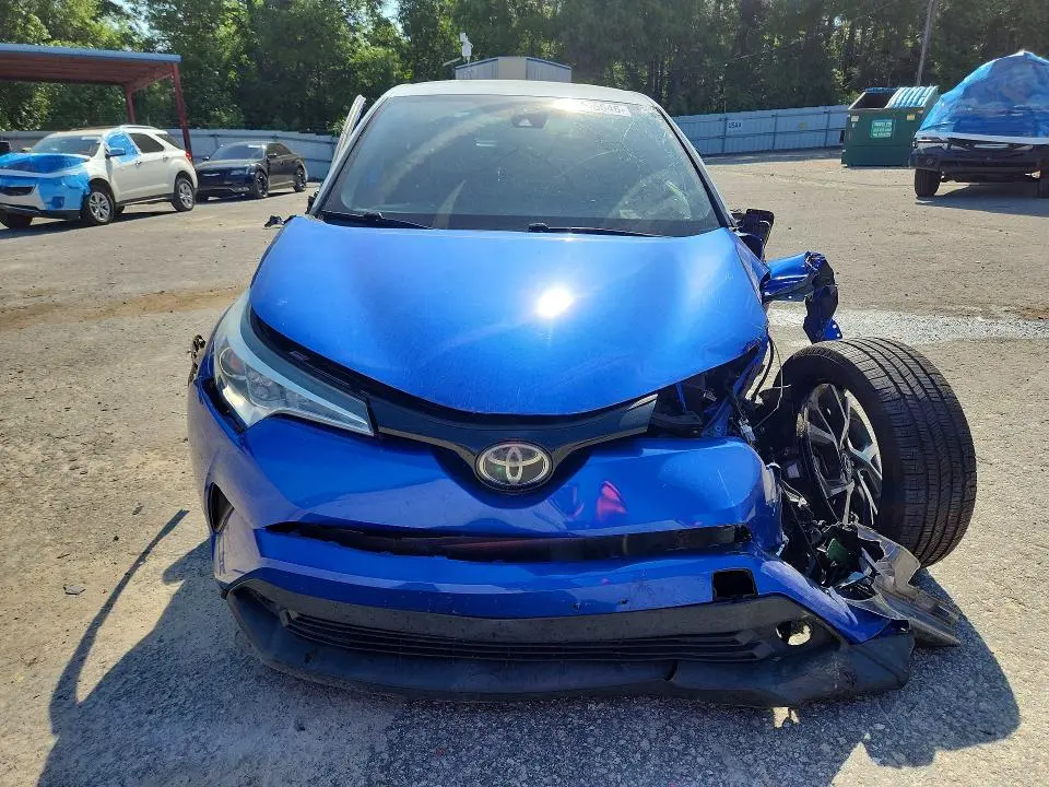 2019 TOYOTA C-HR XLE  