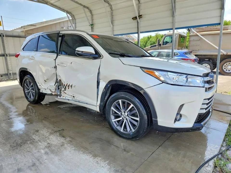 2018 TOYOTA HIGHLANDER XLE  