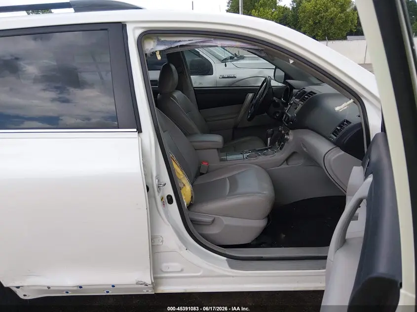 2013 TOYOTA HIGHLANDER SE V6