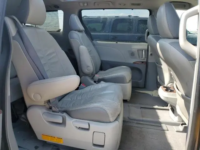 2011 TOYOTA SIENNA XLE