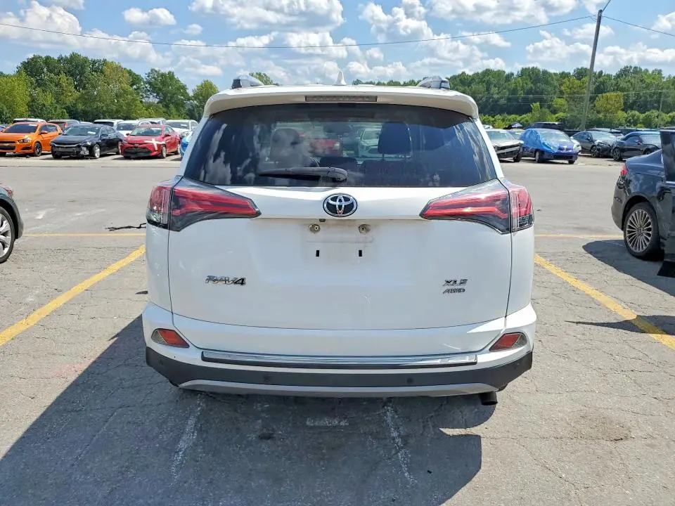 2017 TOYOTA RAV4 XLE  