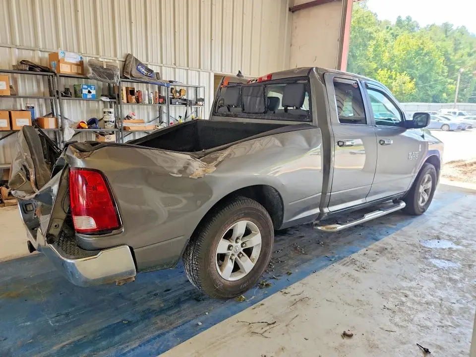 2013 RAM 1500 SLT  