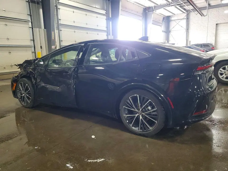 2025 TOYOTA PRIUS XLE  