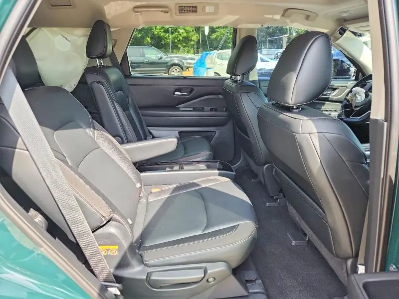2022 NISSAN PATHFINDER SL  