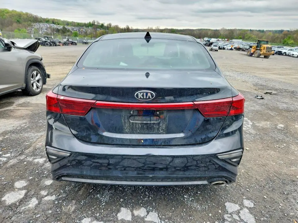 2021 KIA FORTE LXS  