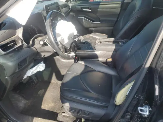 2021 TOYOTA HIGHLANDER XLE  