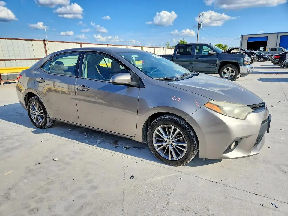 2014 TOYOTA COROLLA LE PLUS  