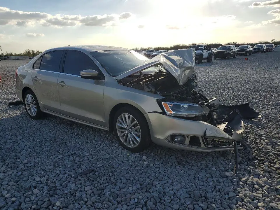 2013 VOLKSWAGEN JETTA SEL  