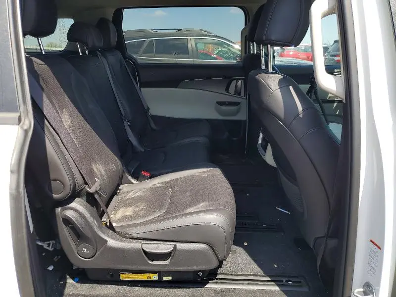 2024 KIA CARNIVAL LX  
