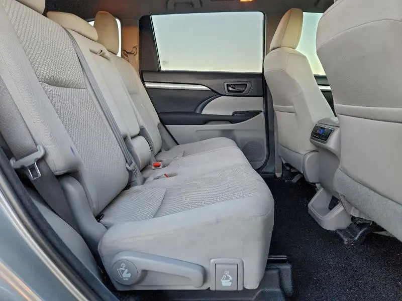 2017 TOYOTA HIGHLANDER LE  