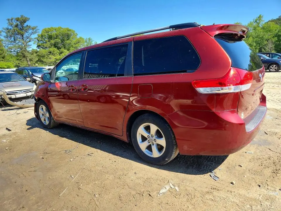 2011 TOYOTA SIENNA LE  