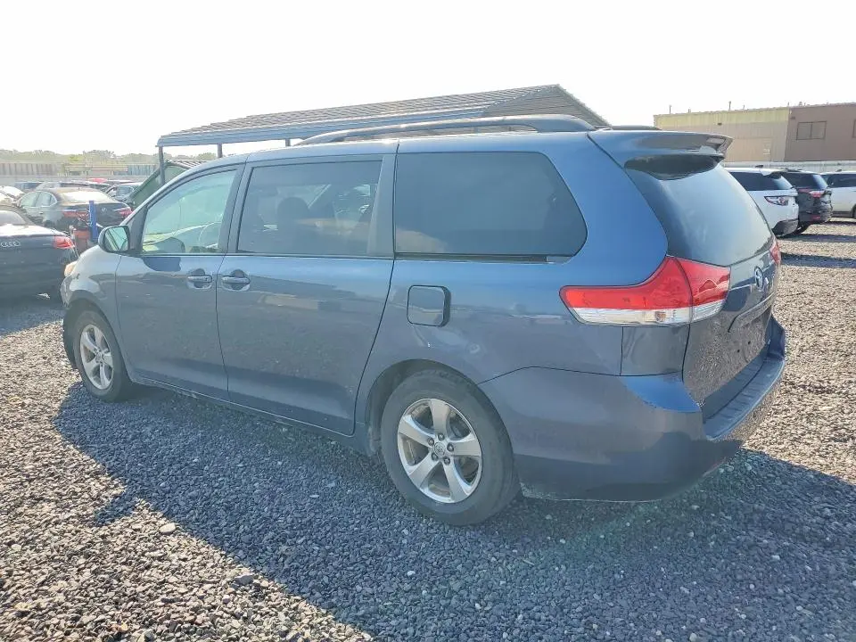2013 TOYOTA SIENNA LE  