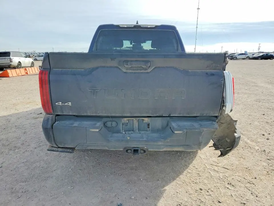 2024 TOYOTA TUNDRA SR5  