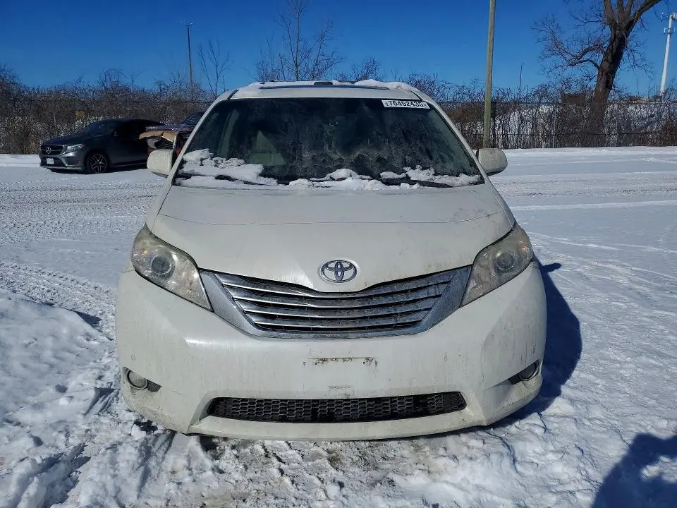 2011 TOYOTA SIENNA XLE  