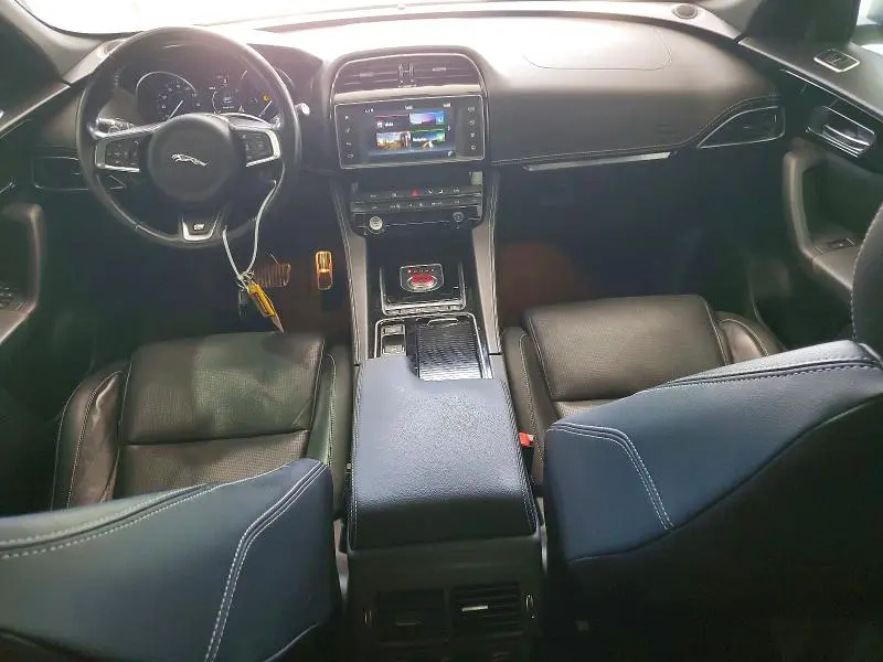 2018 JAGUAR F-PACE R - SPORT  