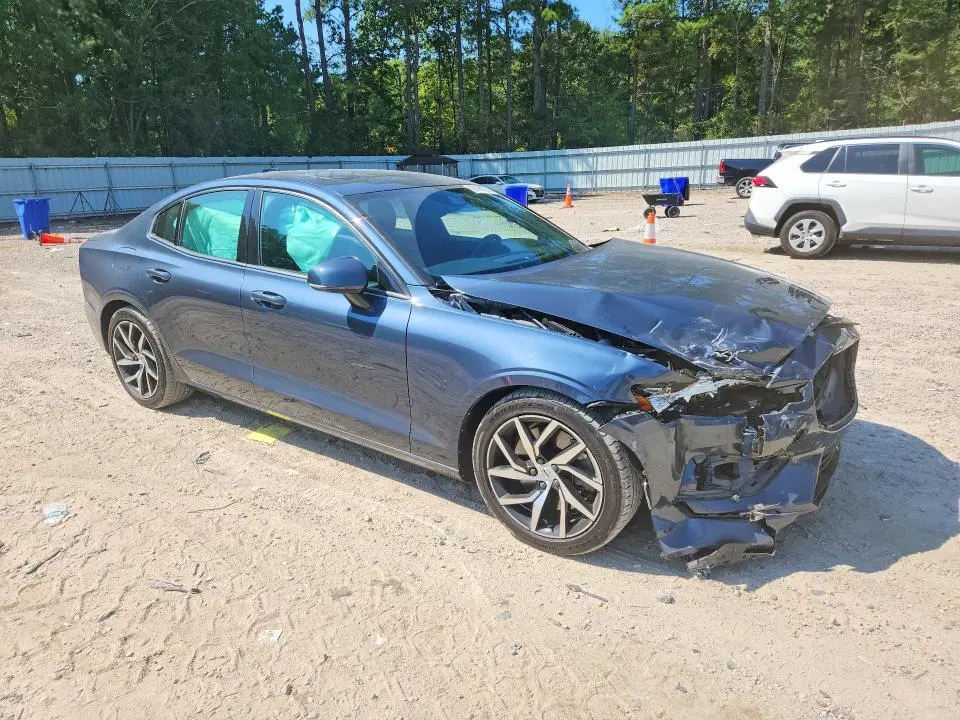 2019 VOLVO S60 T6 MOMENTUM  