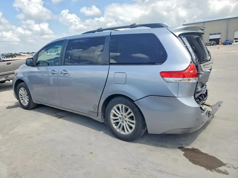 2011 TOYOTA SIENNA XLE 8-PASSENGER  