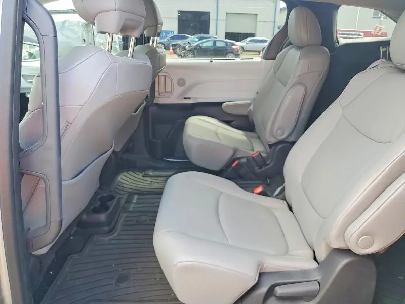 2025 TOYOTA SIENNA XLE 8-PASSENGER  