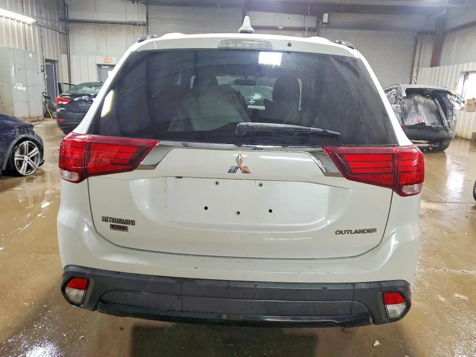 2018 MITSUBISHI OUTLANDER SE  