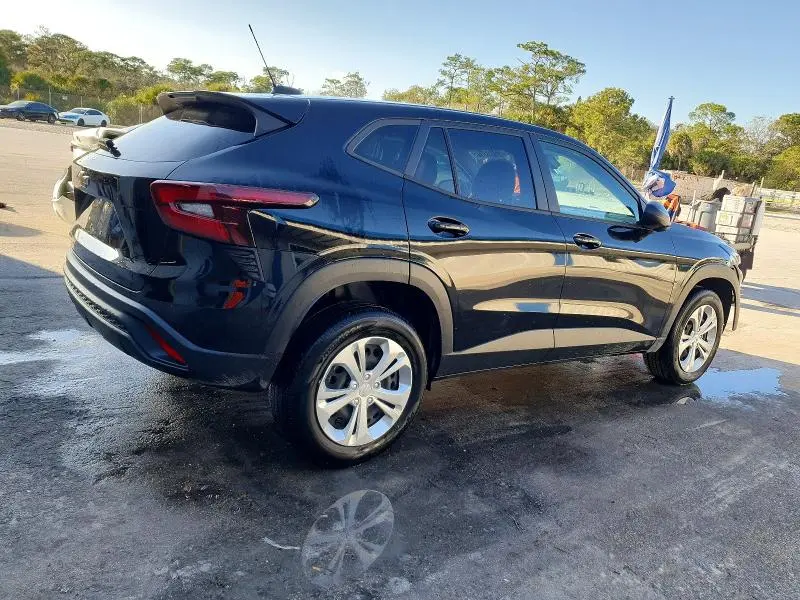 2024 CHEVROLET TRAX LS  