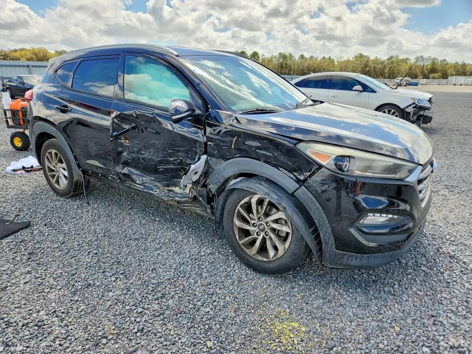 2017 HYUNDAI TUCSON SE PLUS  