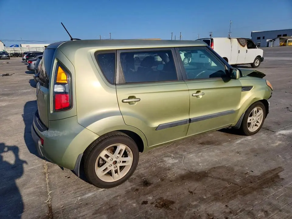 2011 KIA SOUL +  