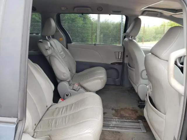 2012 TOYOTA SIENNA XLE  