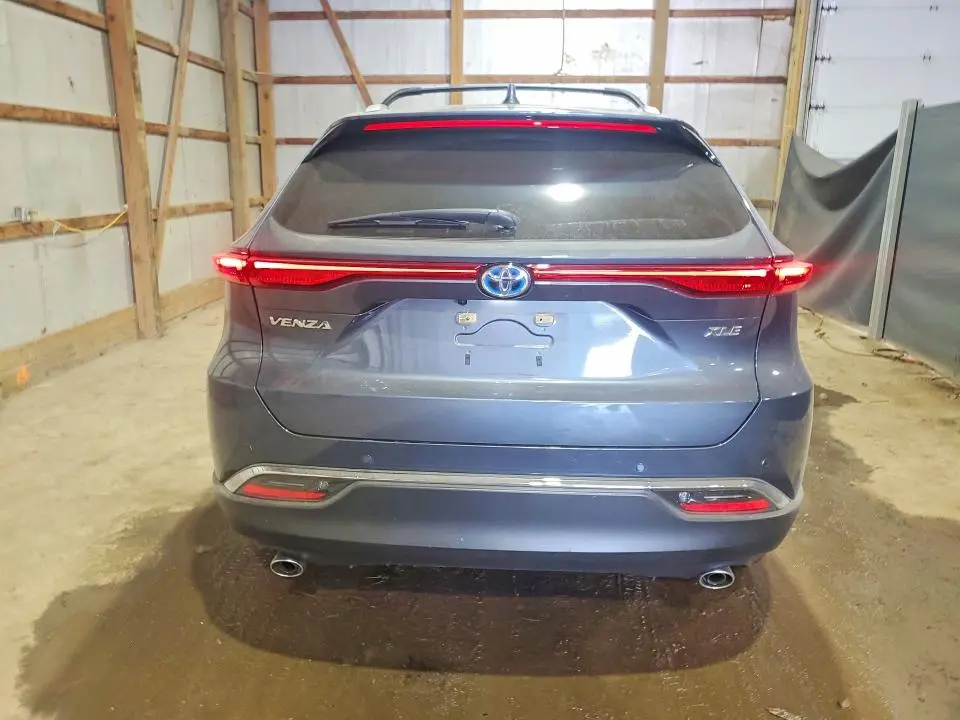 2024 TOYOTA VENZA XLE  