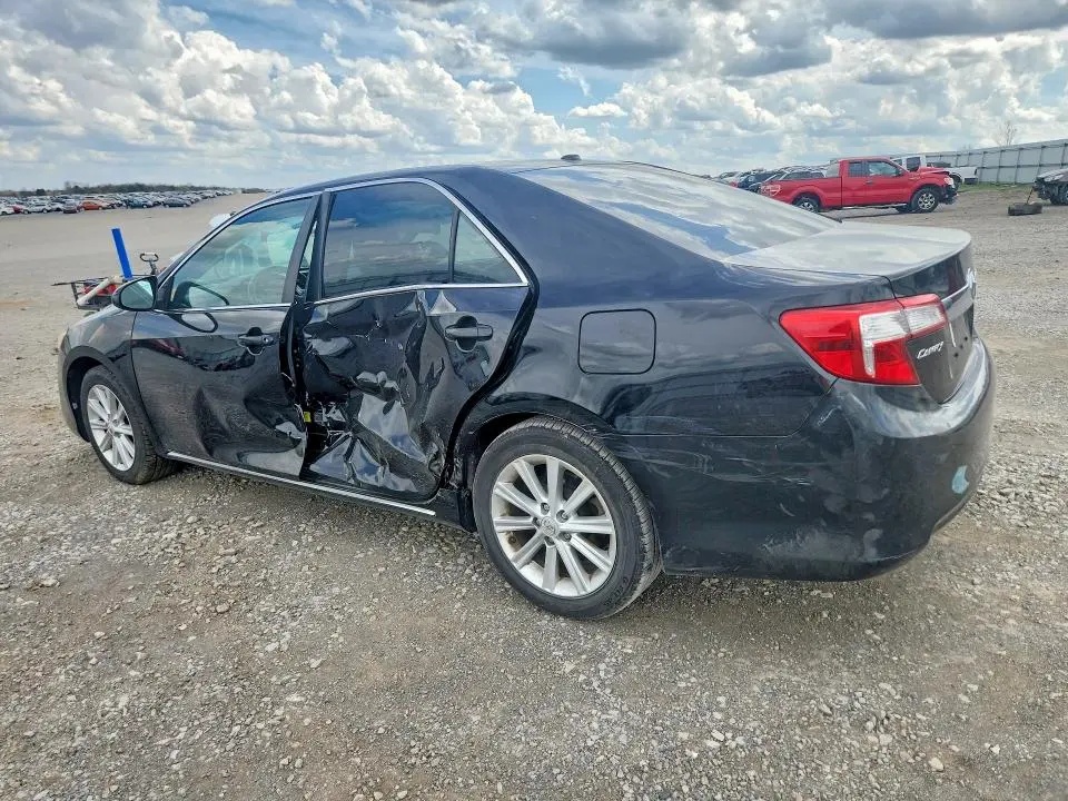 2014 TOYOTA CAMRY XLE  
