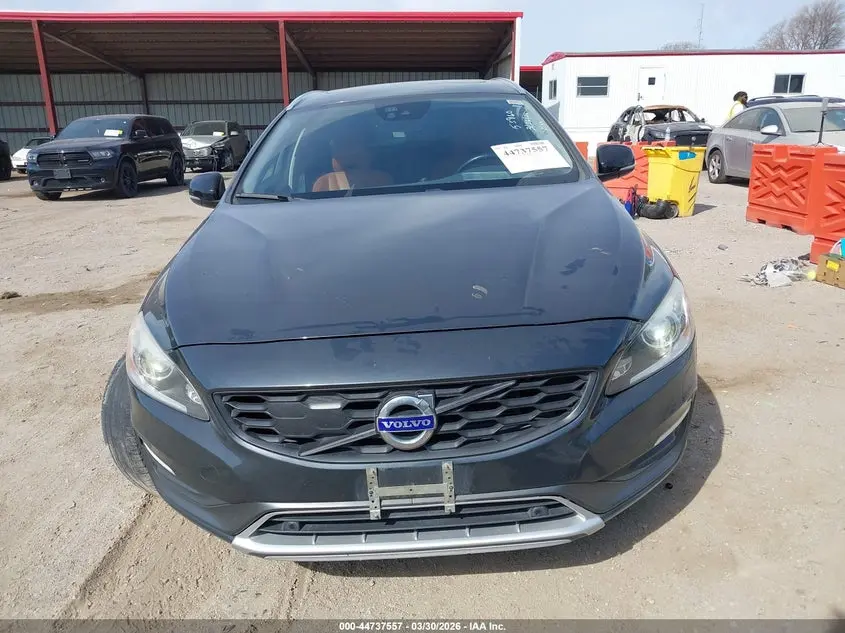2015 VOLVO V60 CROSS COUNTRY T5 PLATINUM