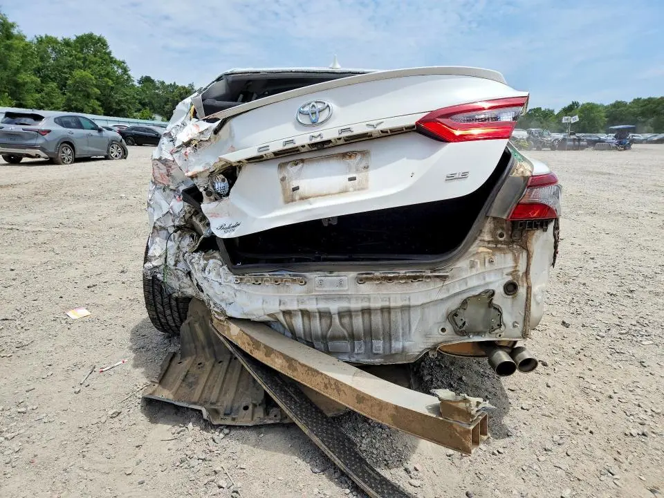 2021 TOYOTA CAMRY SE  