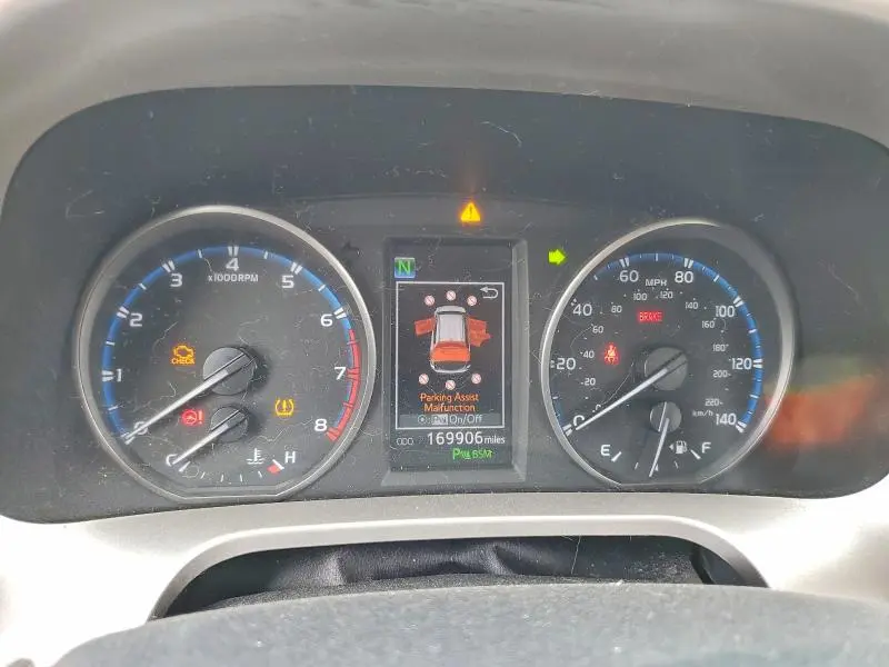 2018 TOYOTA RAV4 XLE  