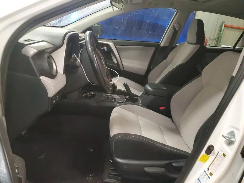 2017 TOYOTA RAV4 XLE  